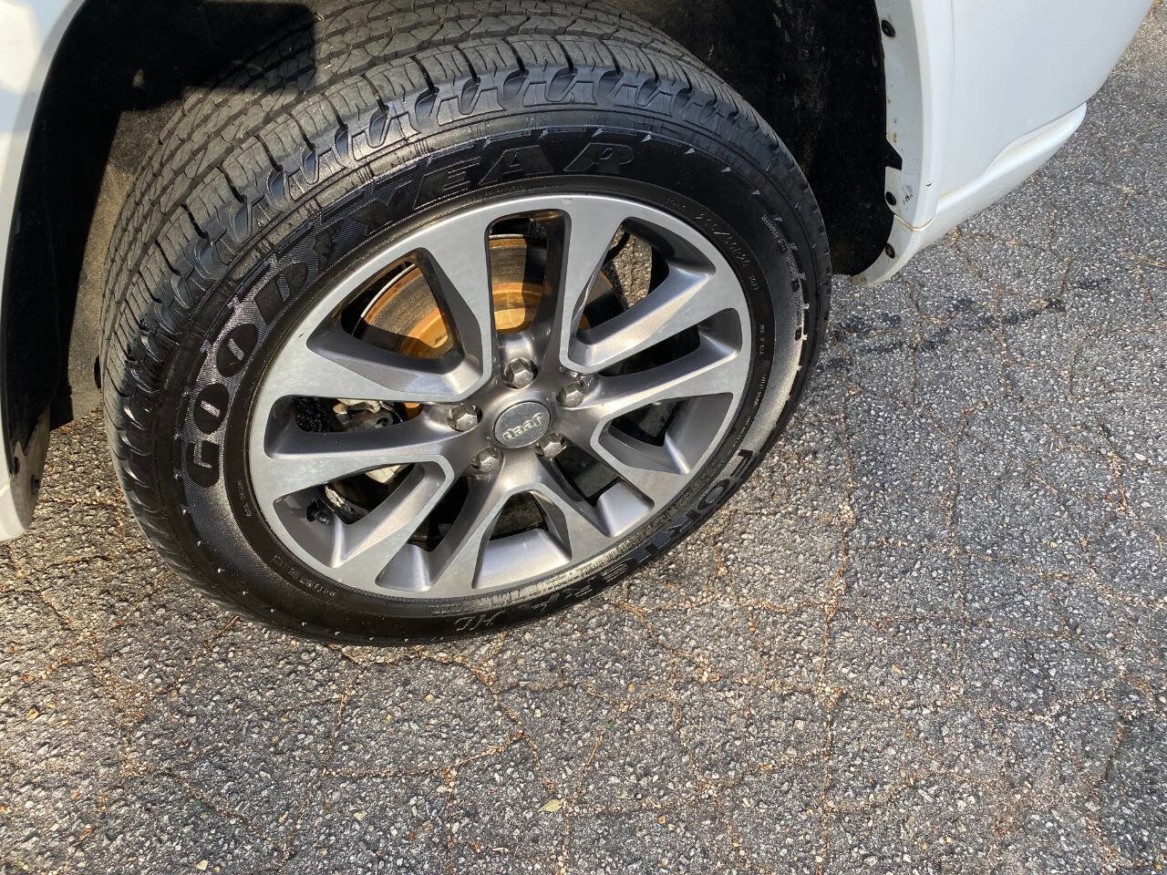 Used 2017 Jeep Grand Cherokee Overland image 10