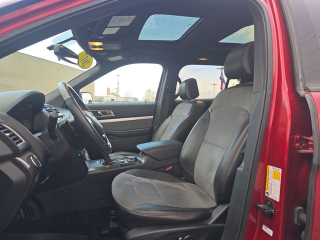 Used 2017 Ford Explorer XLT w/ Equipment Group 202A image 13
