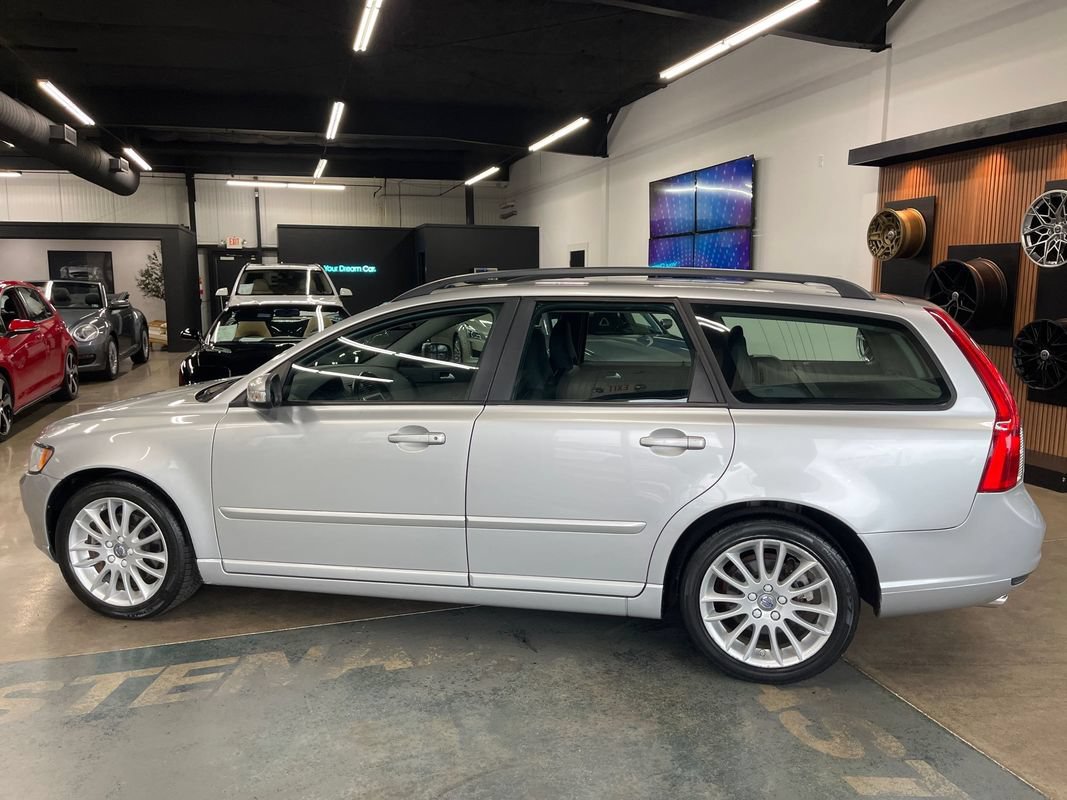 Used 2011 Volvo V50 T5 w/ Preferred Pkg FWD image 7