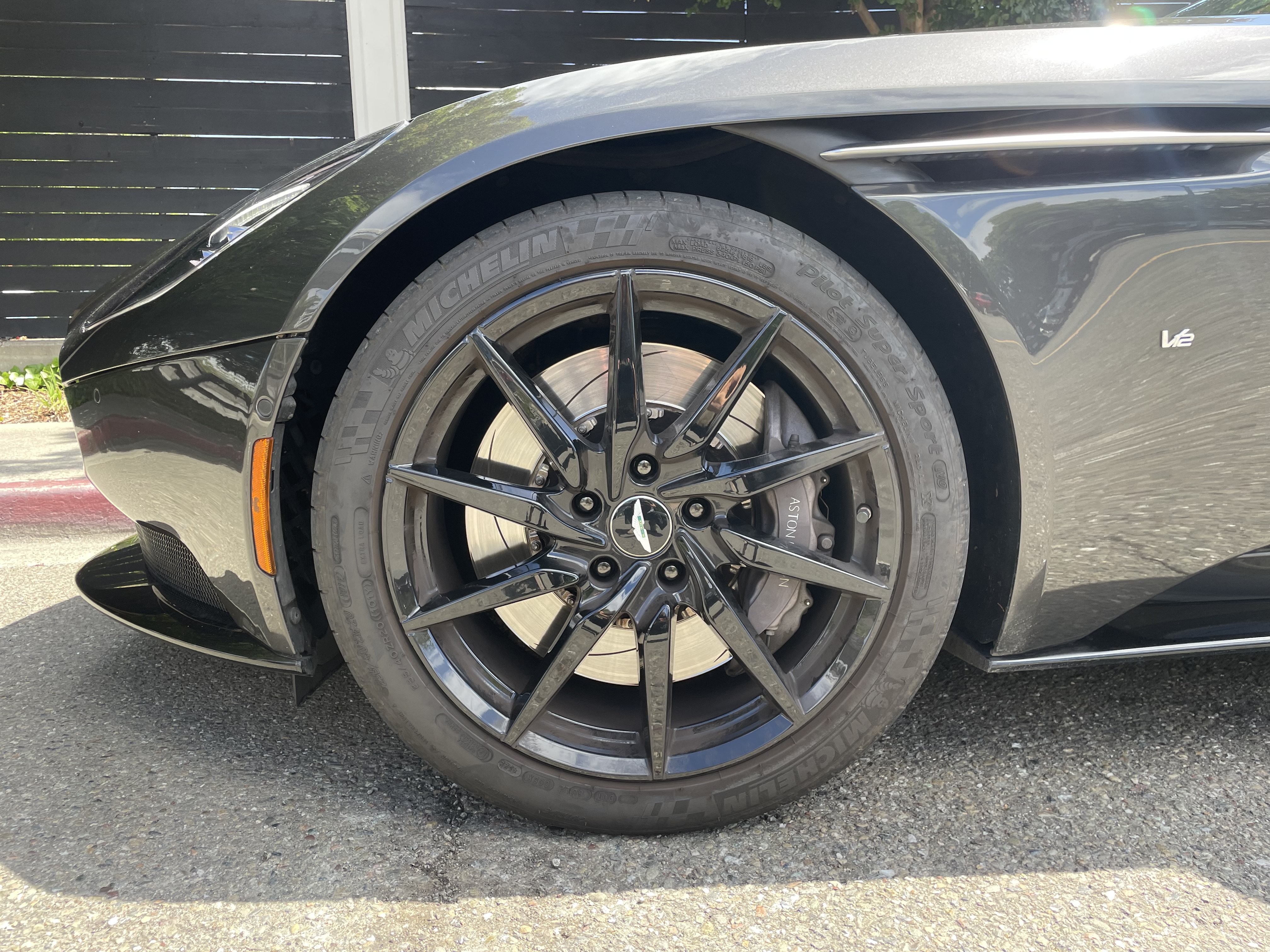 Used 2017 Aston Martin DB11 V12 RWD image 17