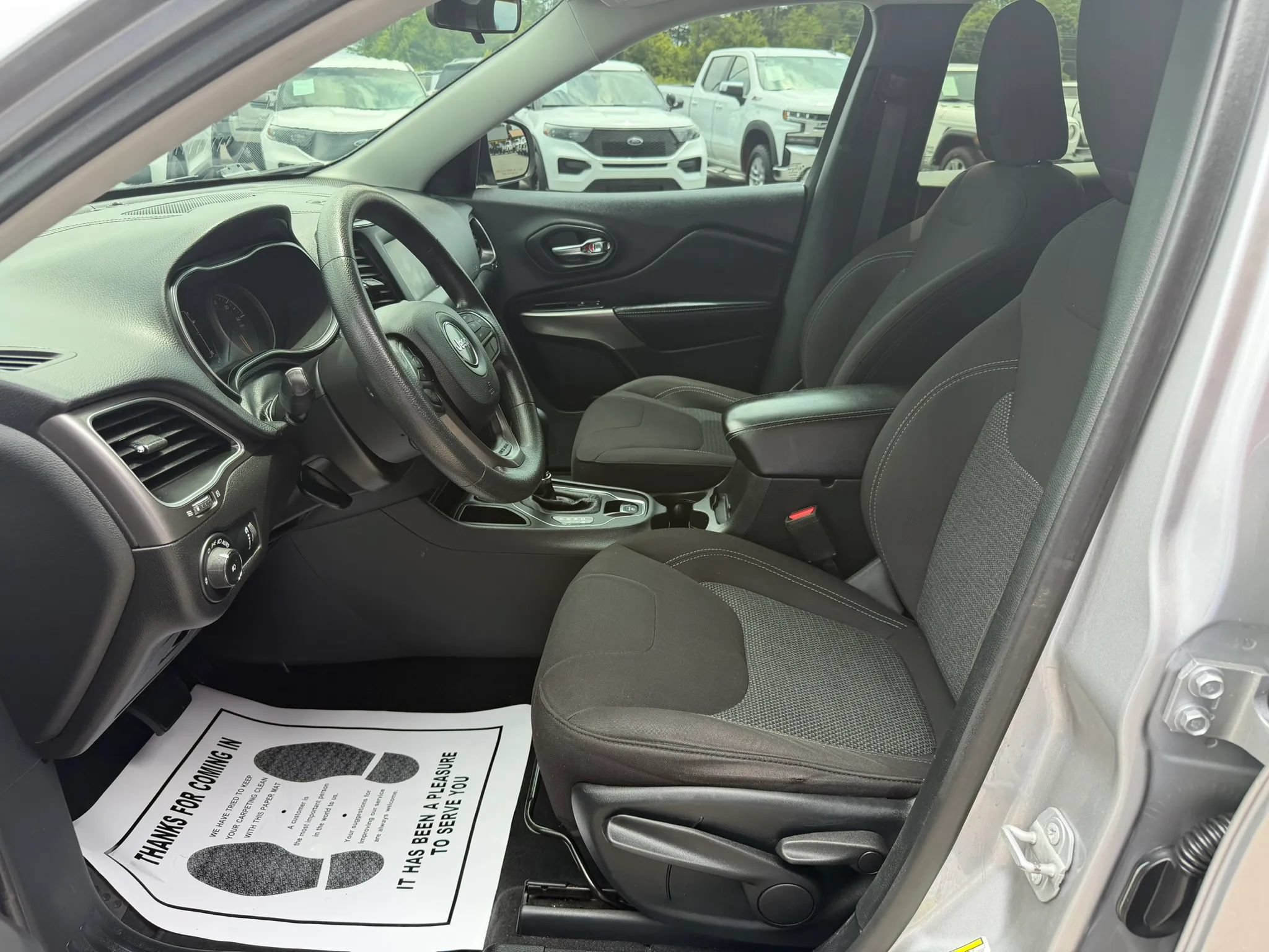 Used 2019 Jeep Cherokee Latitude w/ Popular Appearance Group FWD image 5