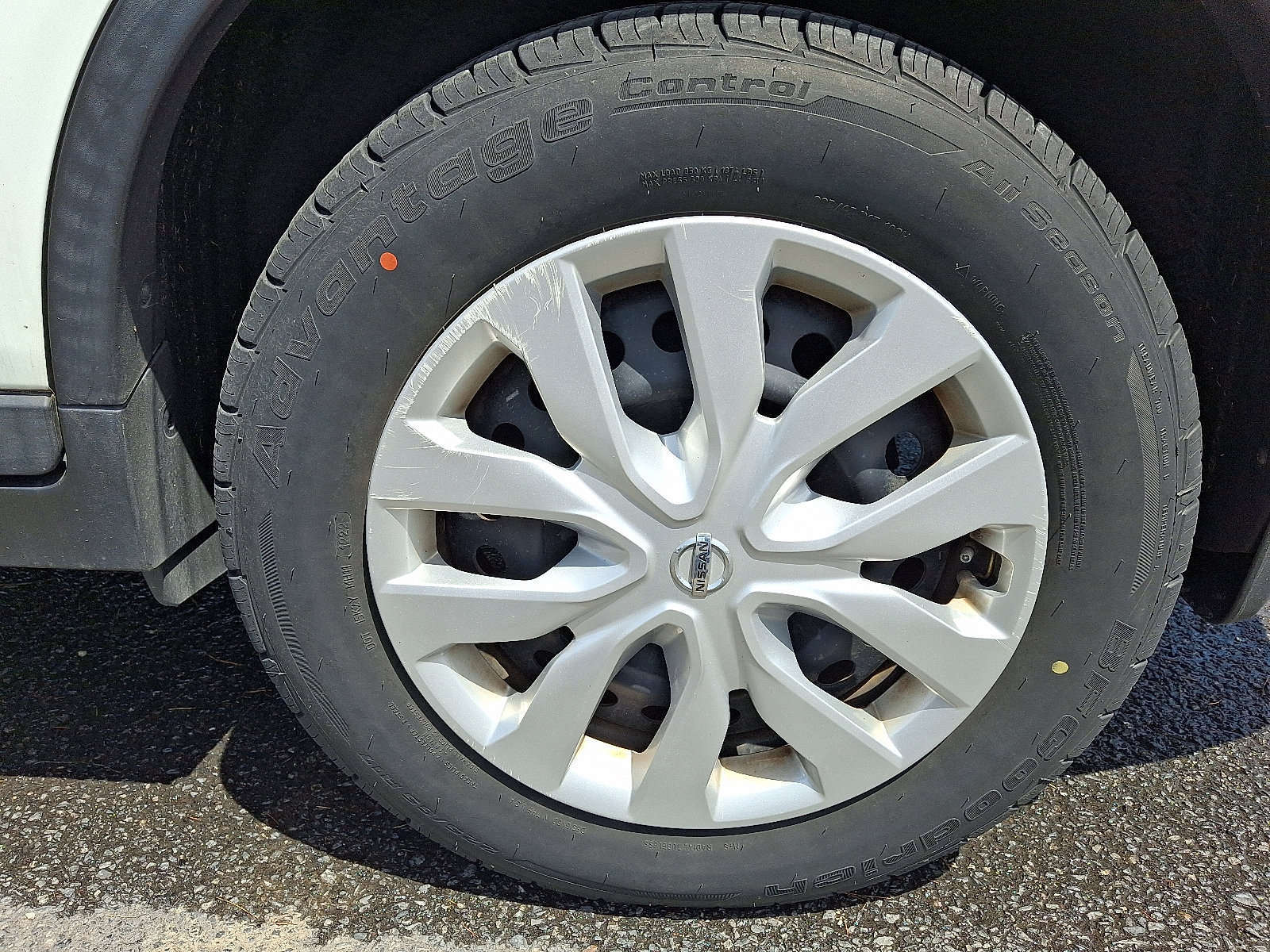 Used 2016 Nissan Rogue S w/ Appearance Package AWD/4WD image 7