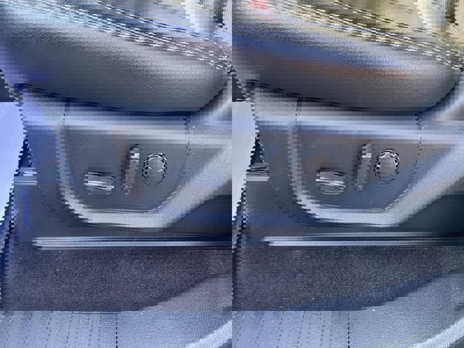 Used 2020 Ford F150 Lariat w/ Equipment Group 502A Luxury AWD/4WD image 16