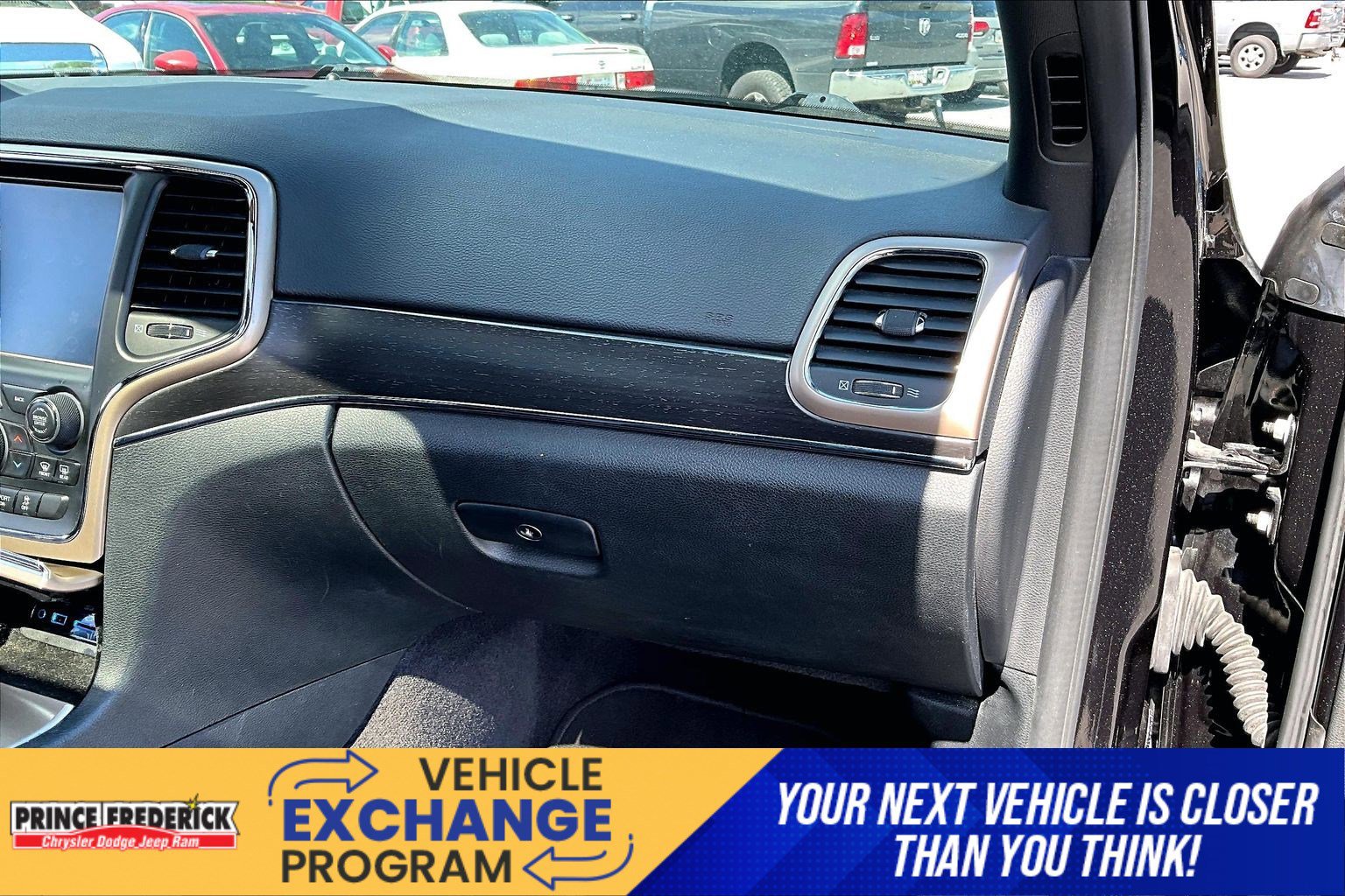 Used 2016 Jeep Grand Cherokee Limited AWD/4WD image 13