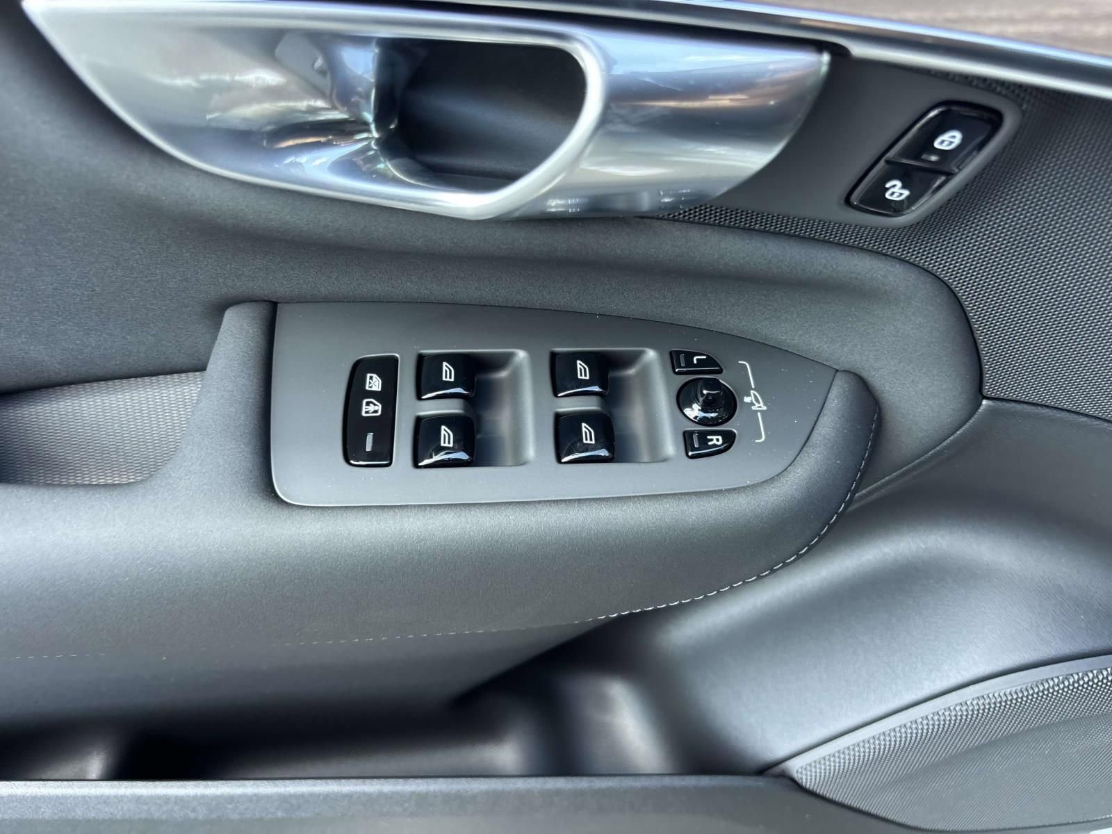 New 2026 Volvo XC90 B6 Plus w/ Protection Package Premier image 14