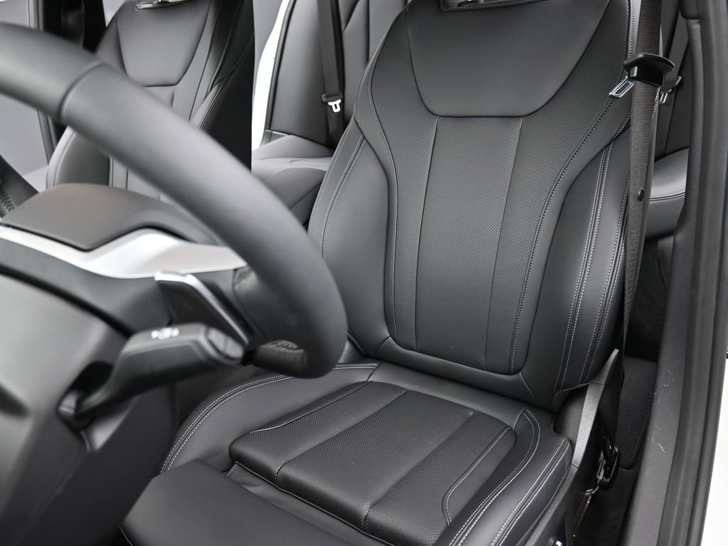 New 2025 BMW 330i xDrive Sedan w/ Convenience Package image 10