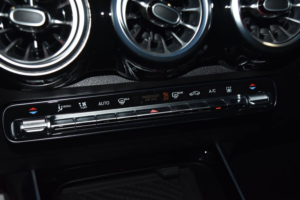 Used 2024 Mercedes-Benz EQB 300 4MATIC image 14