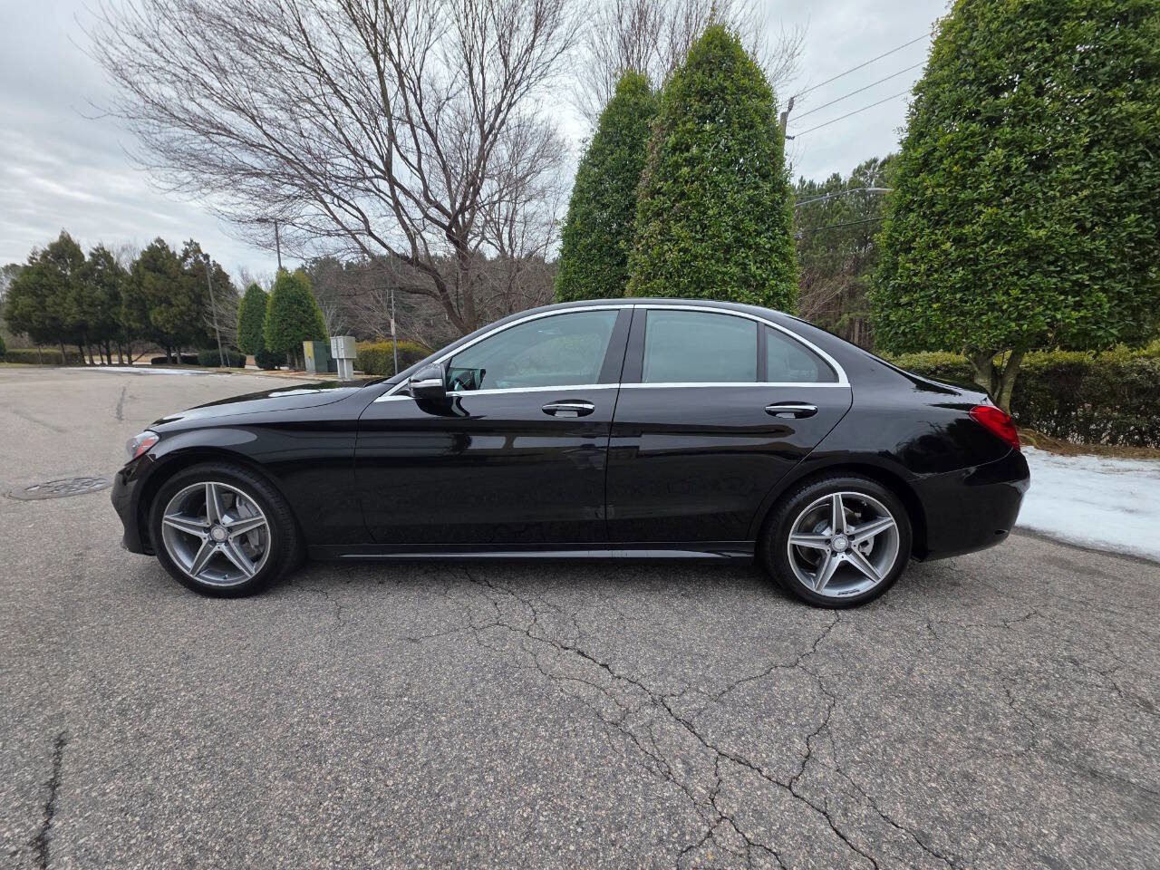 Used 2015 Mercedes-Benz C 300 4MATIC Sedan image 2