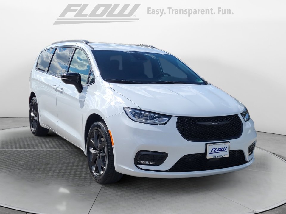 New 2026 Chrysler Pacifica Select w/ S Appearance Package