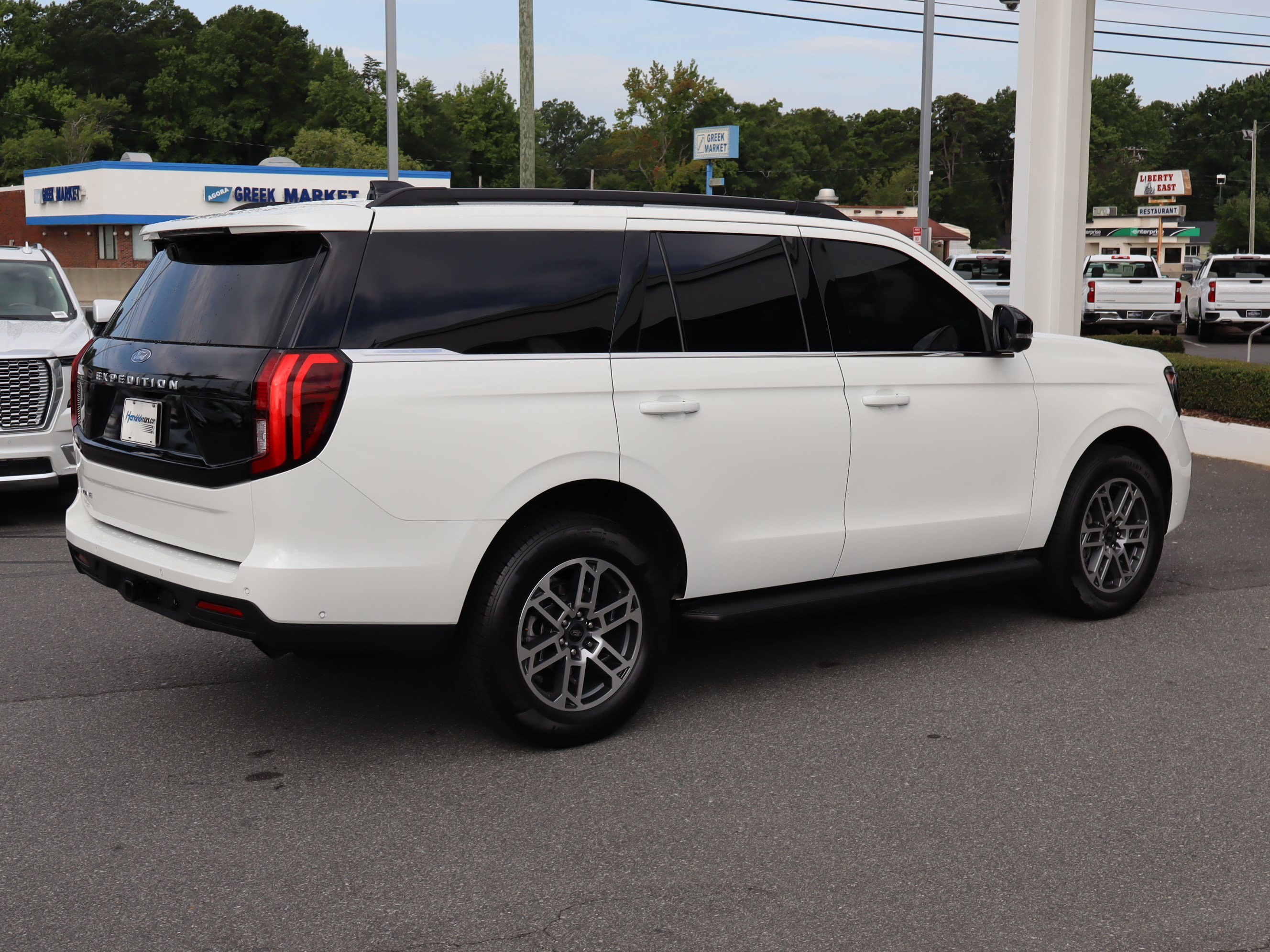 Used 2025 Ford Expedition Active RWD image 10