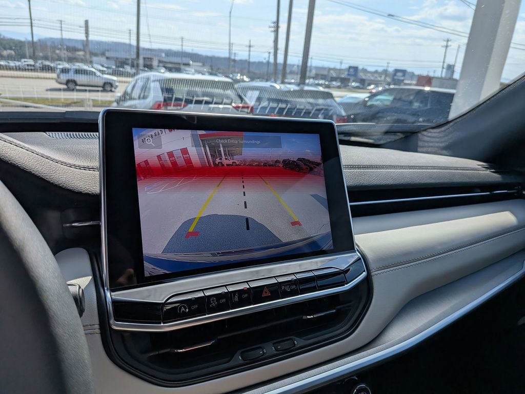 Used 2025 Jeep Compass Limited image 19