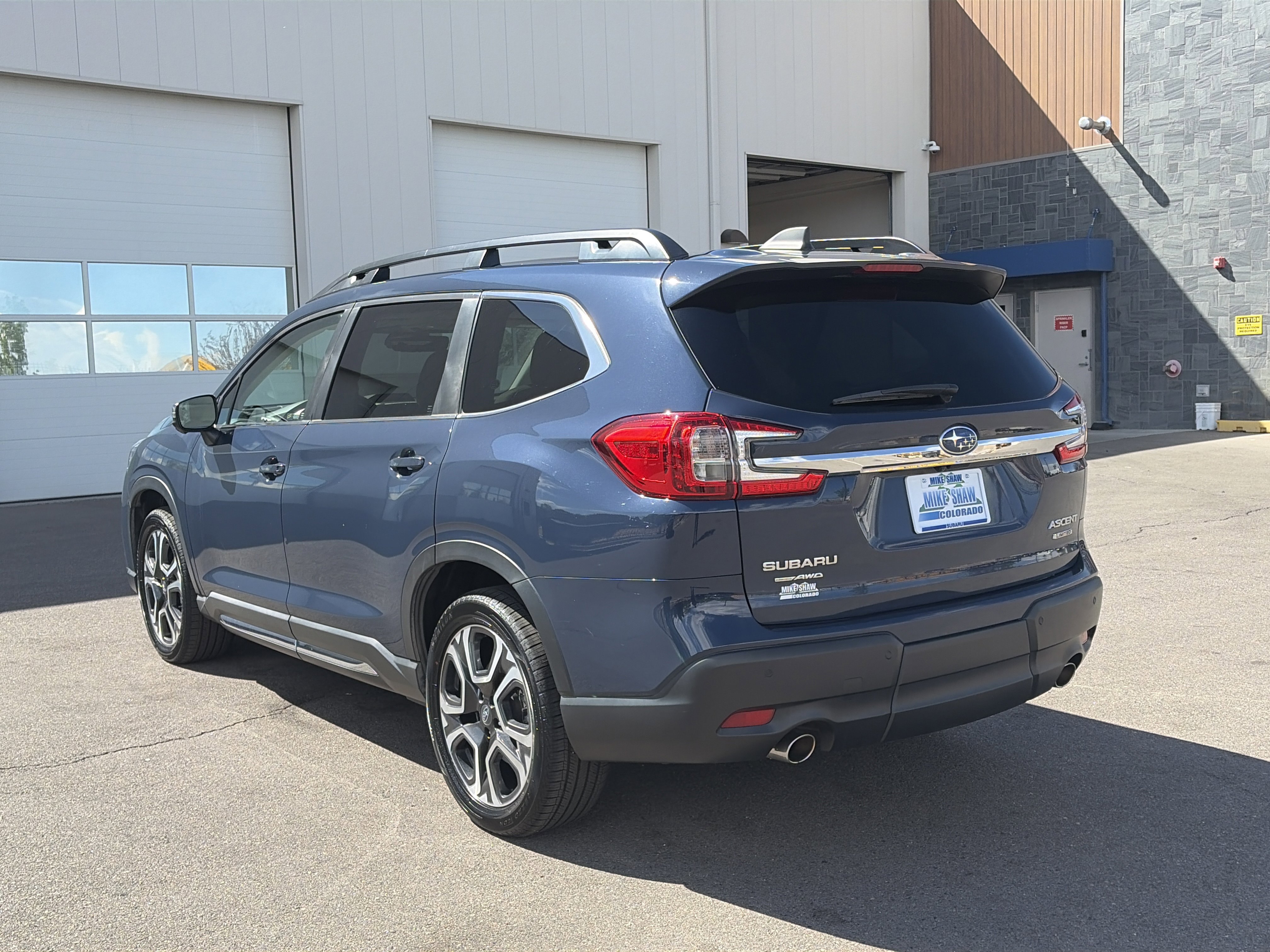 Used 2023 Subaru Ascent Limited w/ Technology Package AWD/4WD image 7
