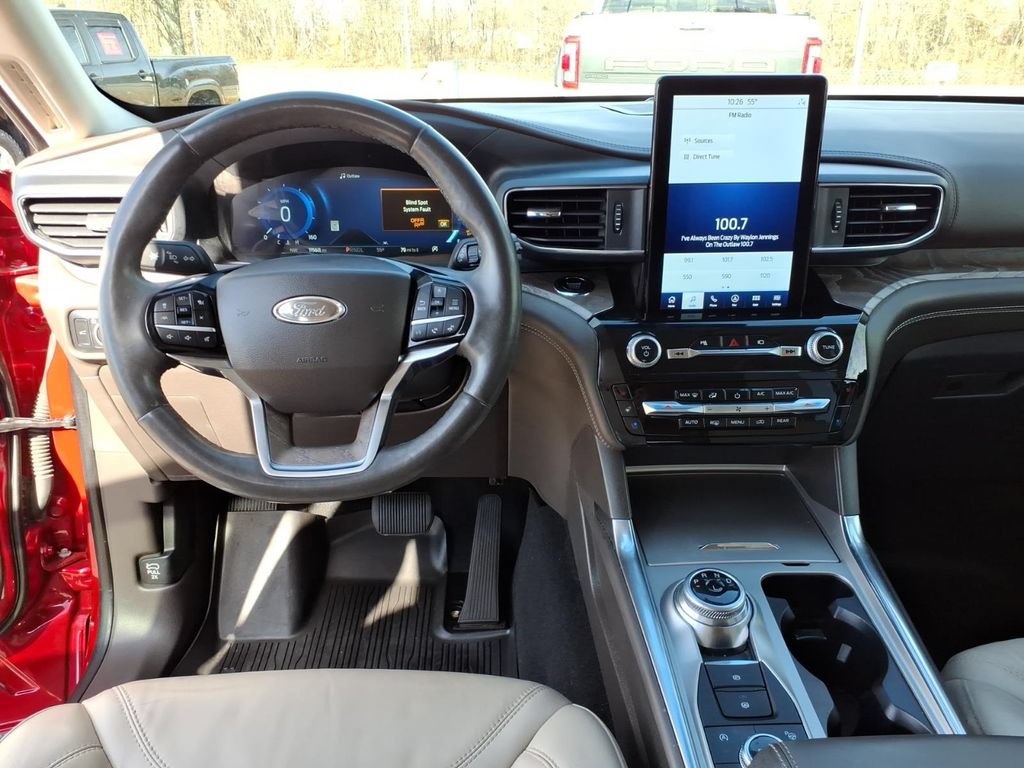 Used 2022 Ford Explorer Platinum w/ Equipment Group 601A AWD/4WD image 7
