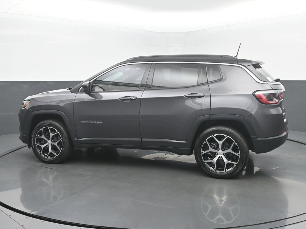 Used 2024 Jeep Compass Limited w/ Sun and Sound Group AWD/4WD image 3