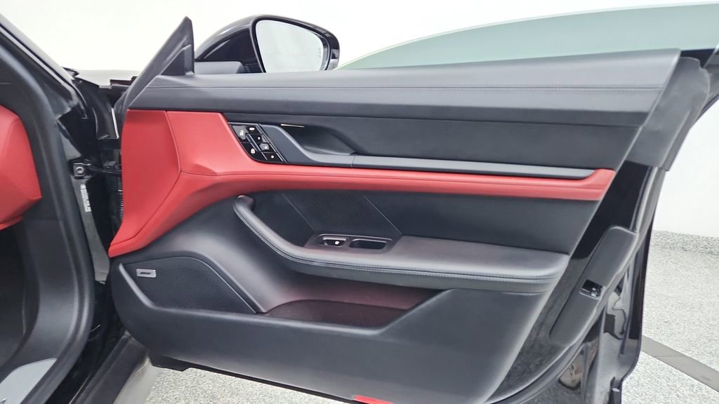 Used 2020 Porsche Taycan 4S w/ Premium Package image 35