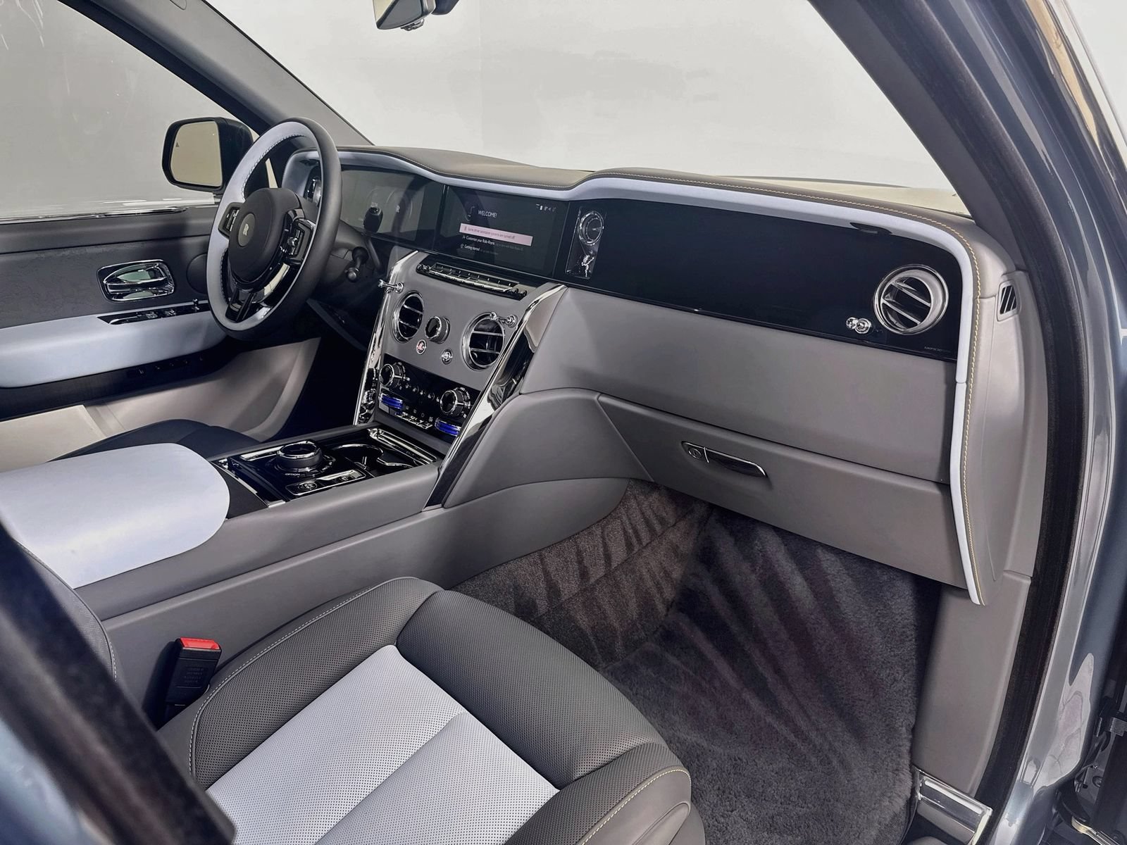 Certified 2026 Rolls-Royce Cullinan AWD/4WD image 28
