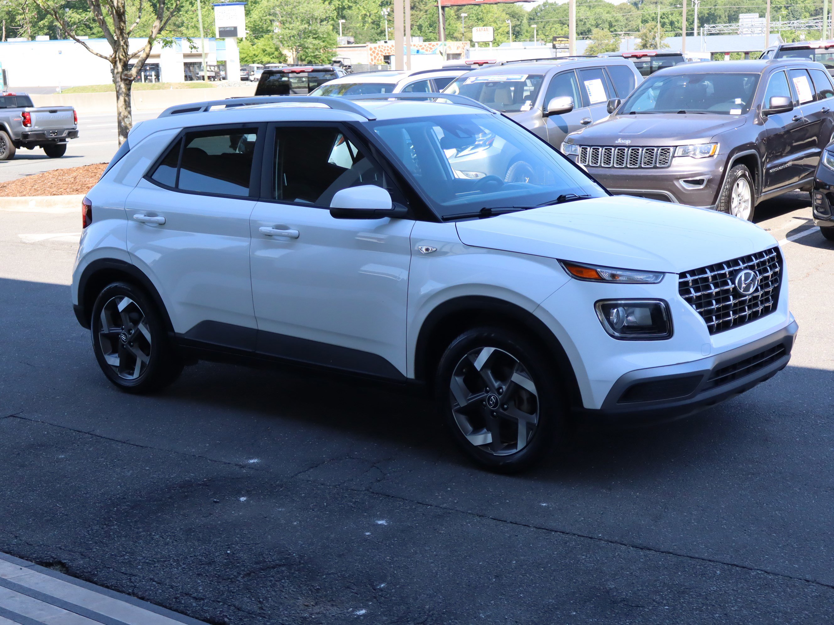 Used 2021 Hyundai Venue SEL FWD video 2