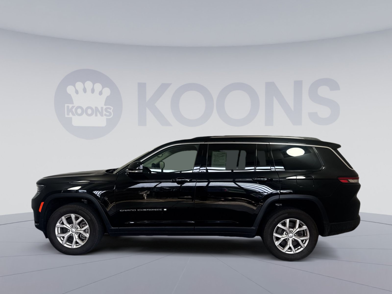 Used 2023 Jeep Grand Cherokee L Limited AWD/4WD image 2