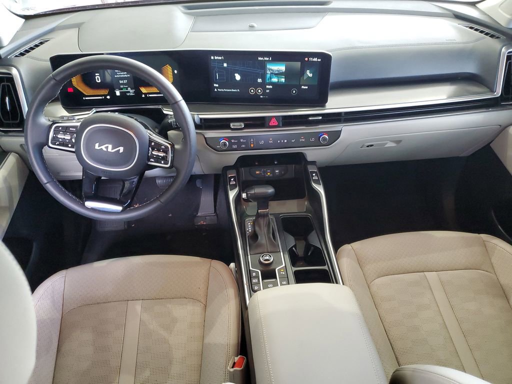 Certified 2025 Kia Sorento S image 10
