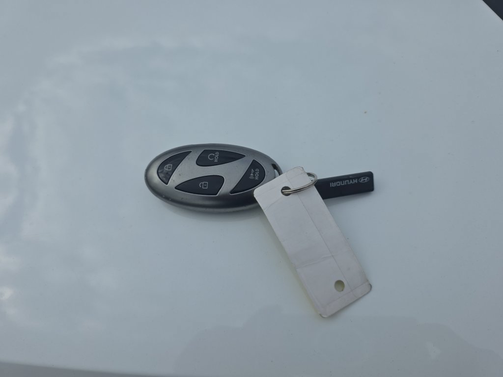 Used 2024 Hyundai Elantra Limited FWD image 28