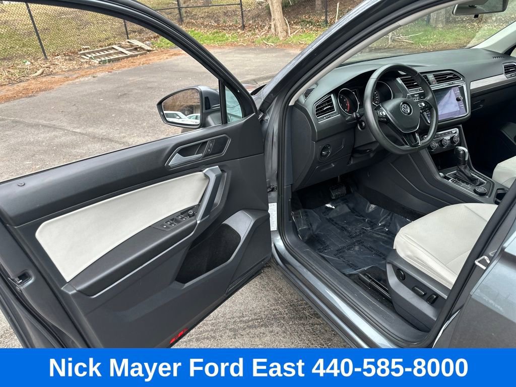 Used 2020 Volkswagen Tiguan SE w/ Panoramic Sunroof Package image 24
