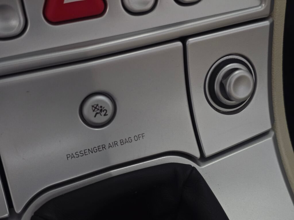 Used 2005 Chrysler Crossfire Limited RWD image 83