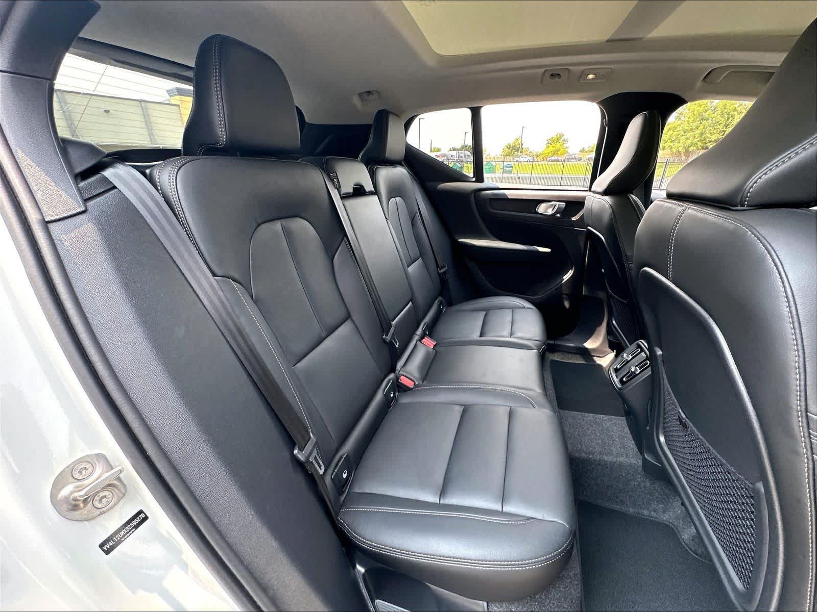 Used 2025 Volvo XC40 B5 Ultra AWD/4WD image 30