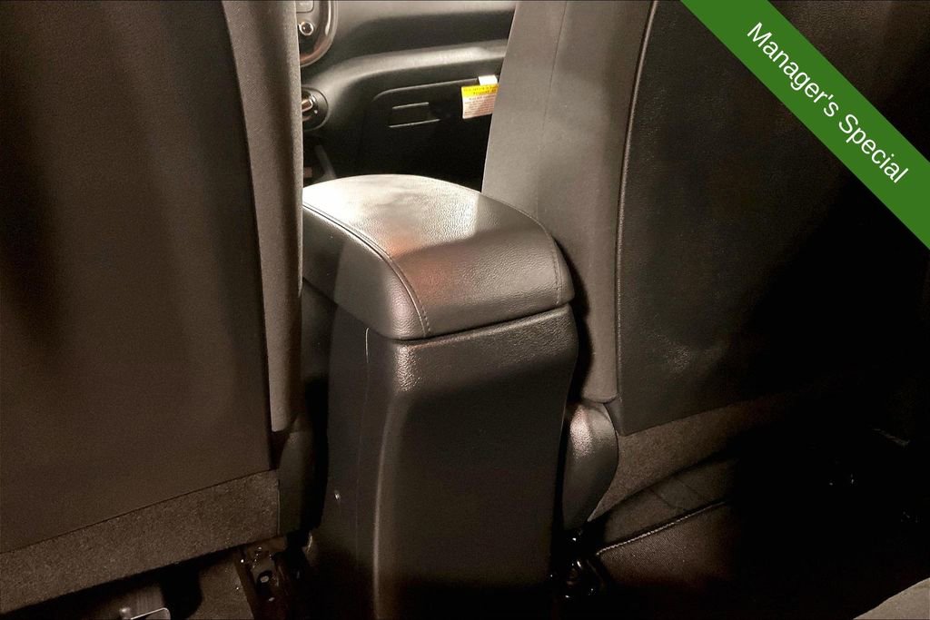 Used 2025 Kia Soul LX w/ LX Technology Package FWD image 30