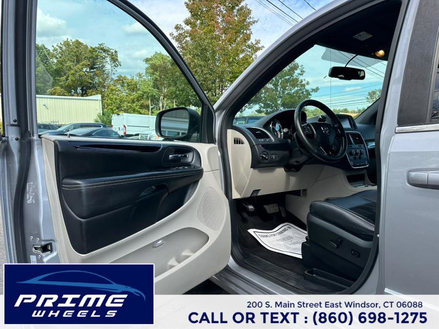 Used 2017 Dodge Grand Caravan SXT image 9