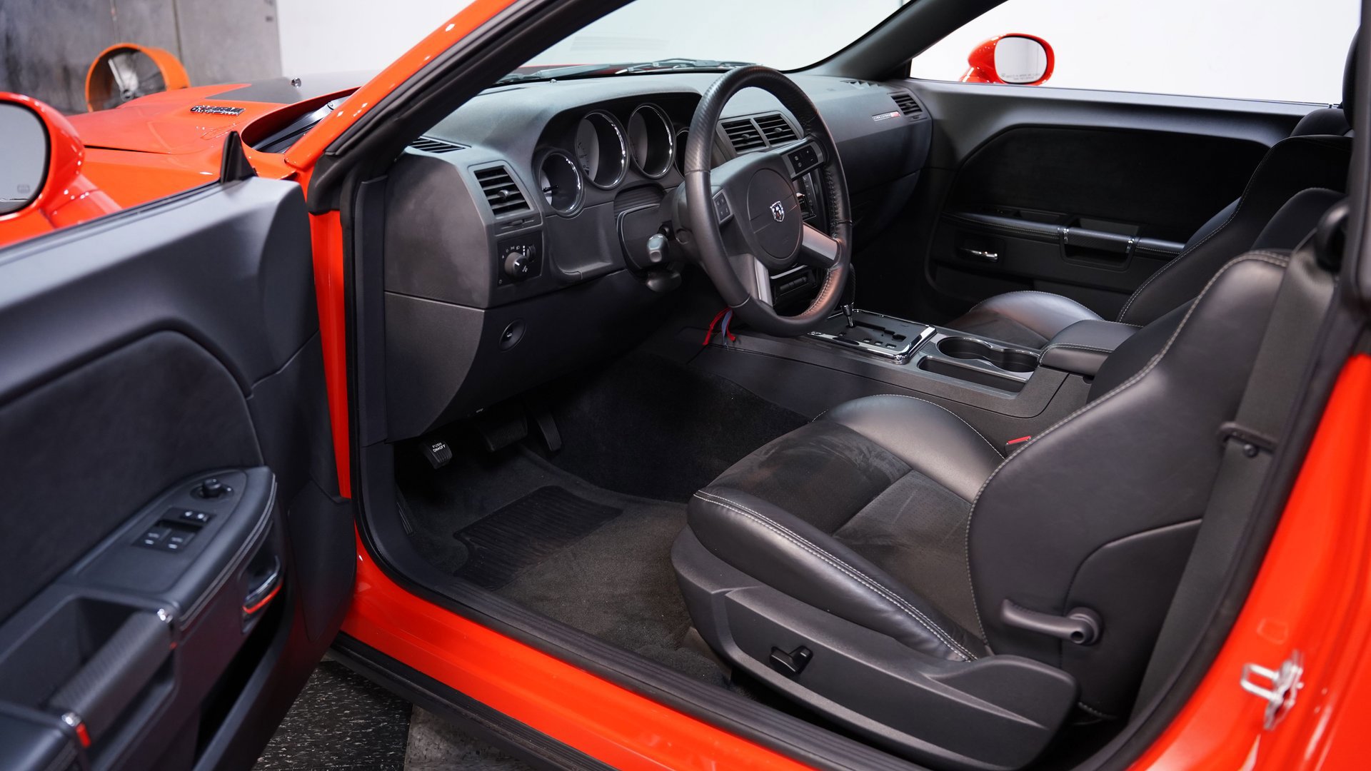 Used 2008 Dodge Challenger SRT8 image 4