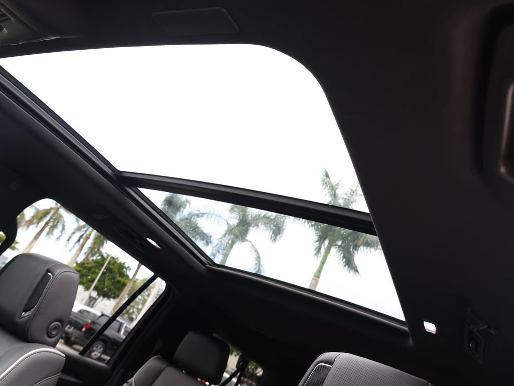 Used 2025 Cadillac Escalade ESV Premium Luxury w/ LPO, Floor Liner Package AWD/4WD image 21