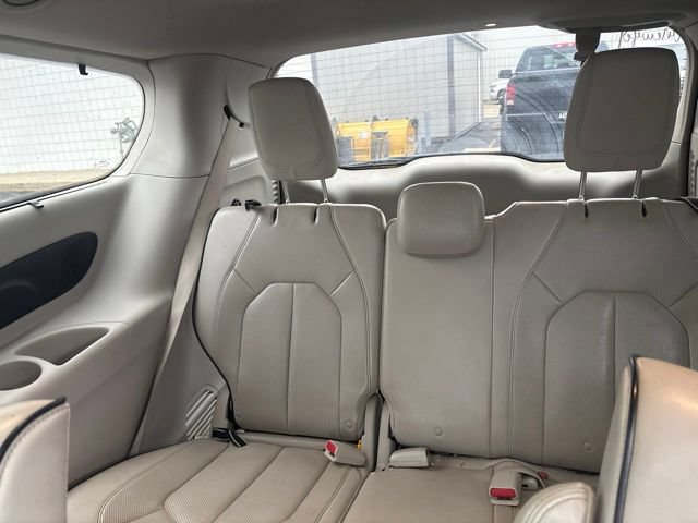 Used 2018 Chrysler Pacifica Limited w/ Advanced Safetytec Group FWD image 9