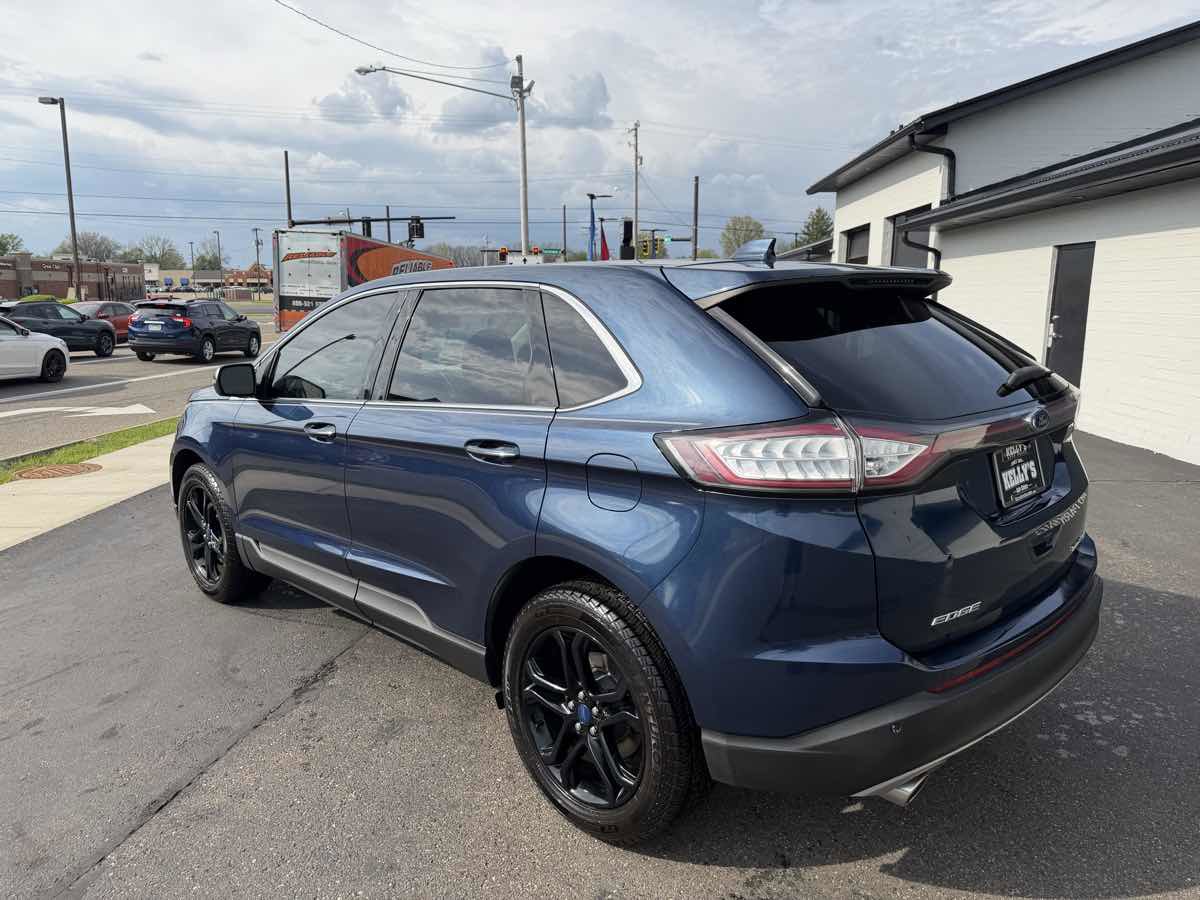 Used 2017 Ford Edge Titanium w/ Technology Package AWD/4WD image 3