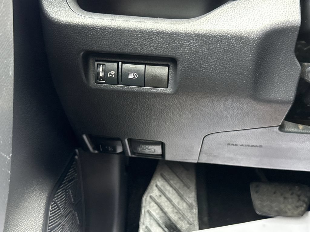 Used 2021 Toyota RAV4 LE AWD/4WD image 32