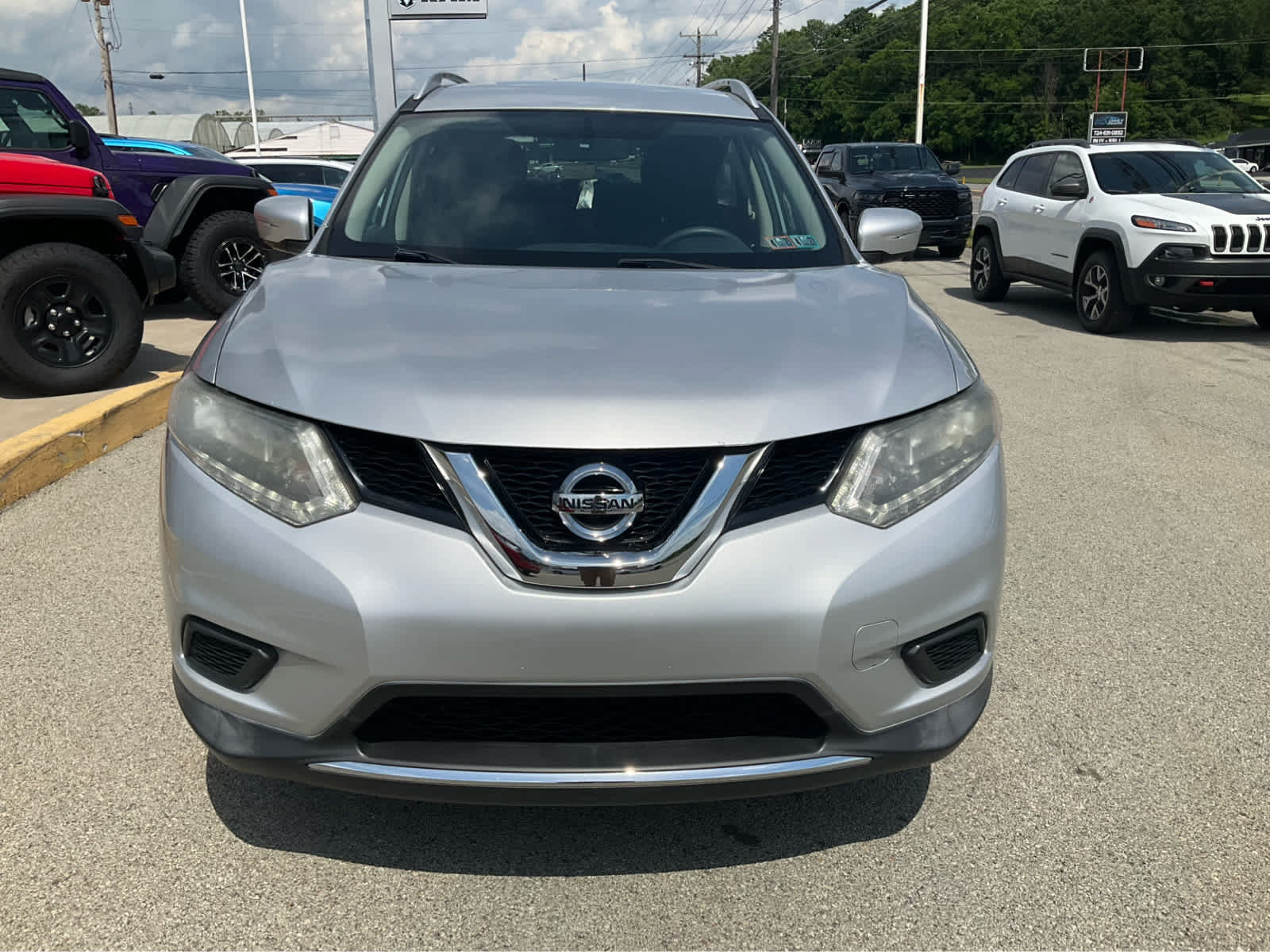 Used 2015 Nissan Rogue SV w/ SV Premium Package AWD/4WD image 2