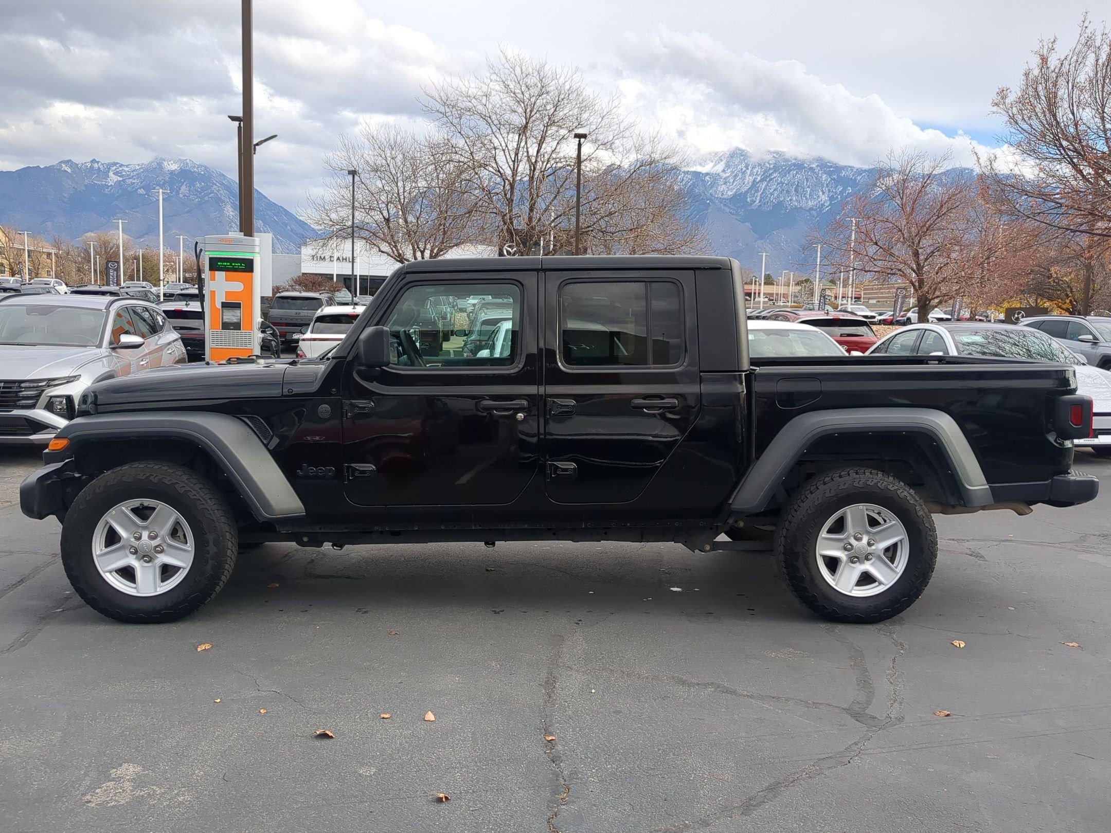Used 2023 Jeep Gladiator Sport image 9