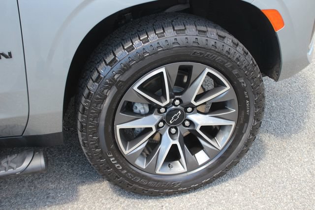 Used 2023 Chevrolet Suburban Z71 w/ Luxury Package AWD/4WD image 38