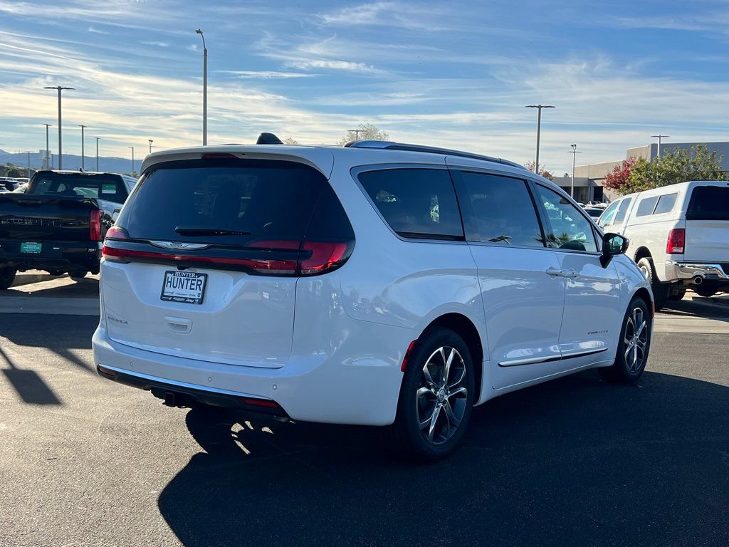 New 2026 Chrysler Pacifica Pinnacle w/ Trailer Tow Group FWD image 6