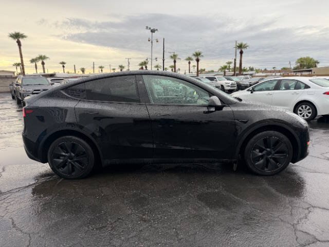 Used 2025 Tesla Model Y Long Range RWD image 2