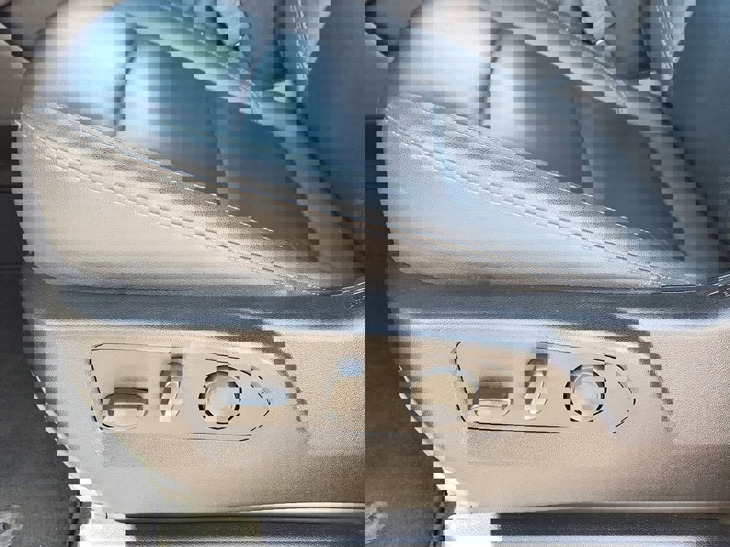 Used 2025 Chevrolet Suburban Z71 image 20