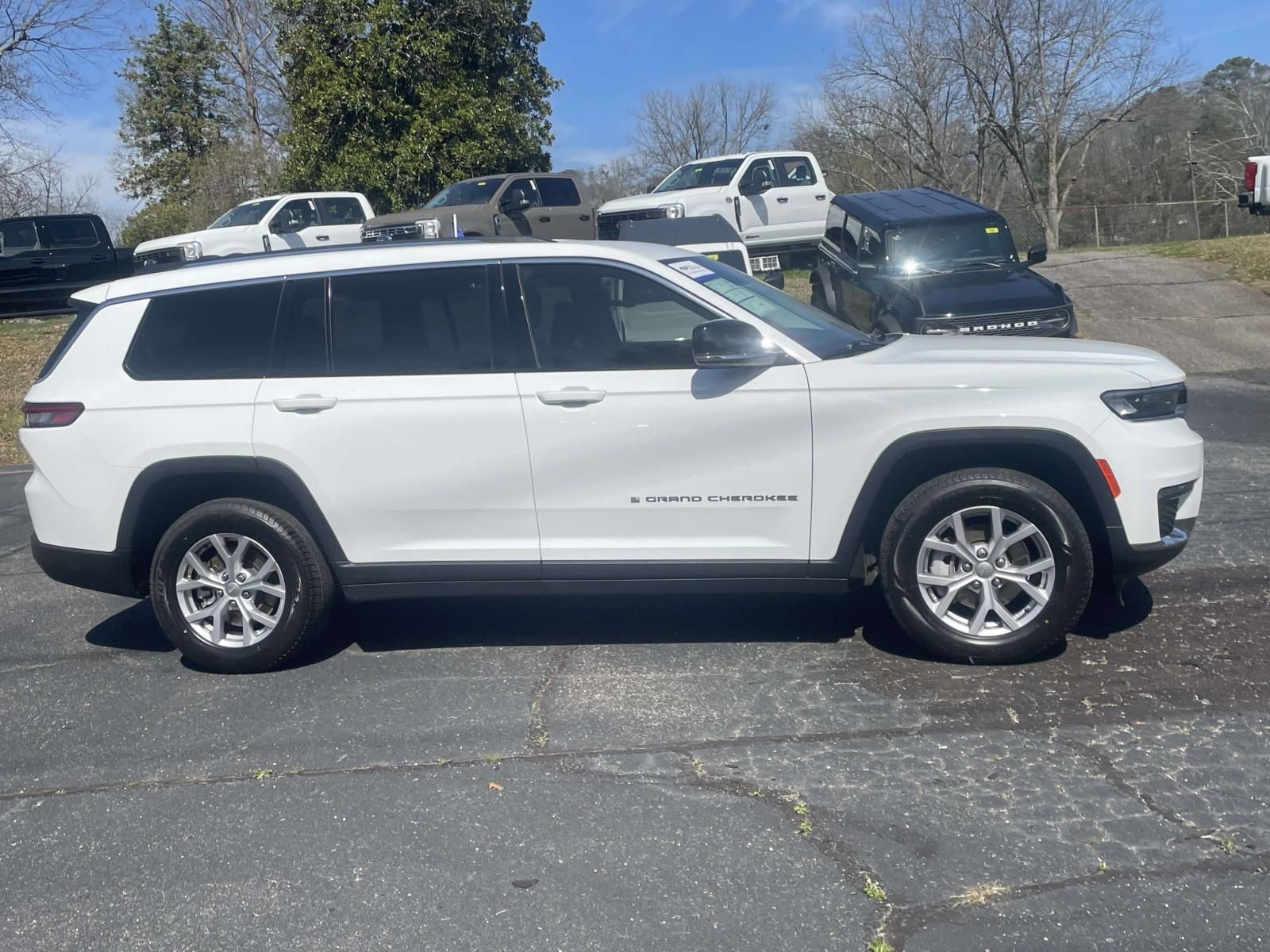 Used 2022 Jeep Grand Cherokee L Limited w/ Trailer Tow Group (B) AWD/4WD image 2
