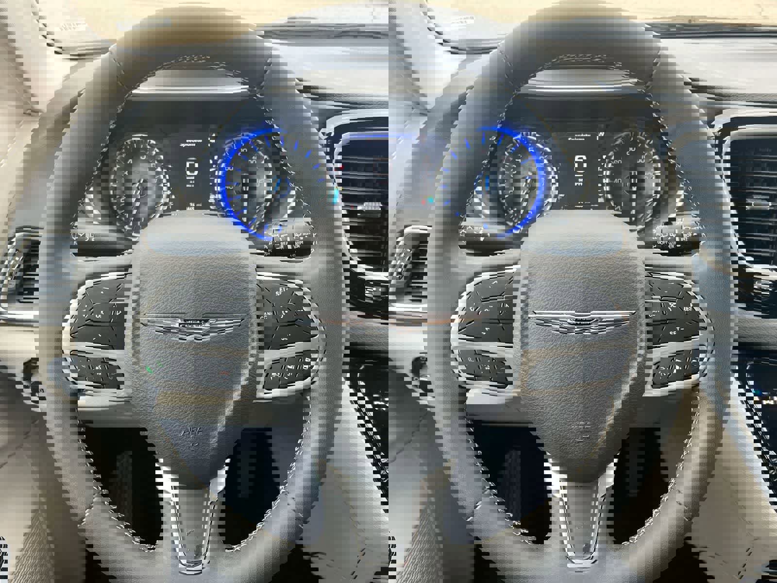 Used 2023 Chrysler Pacifica Touring-L image 22