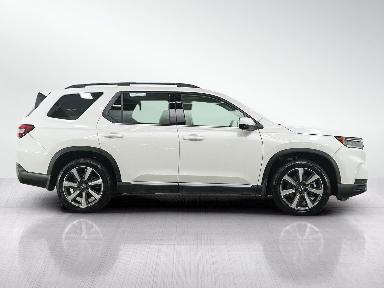 Used 2025 Honda Pilot Touring image 6