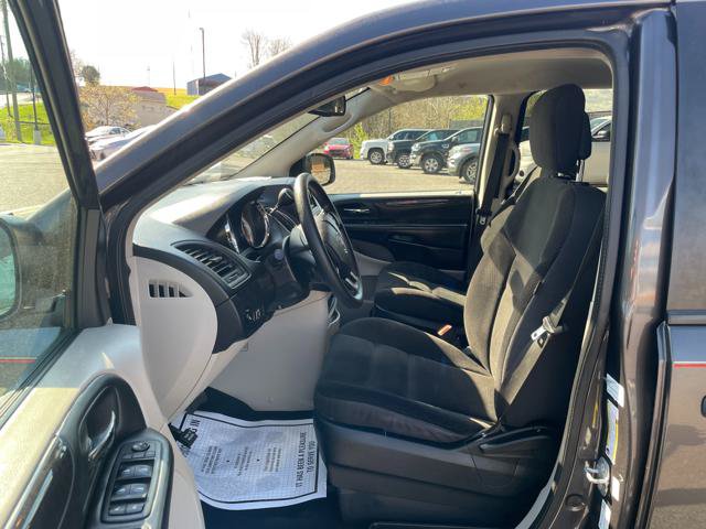 Used 2019 Dodge Grand Caravan SE w/ UConnect Hands-Free Group FWD image 14