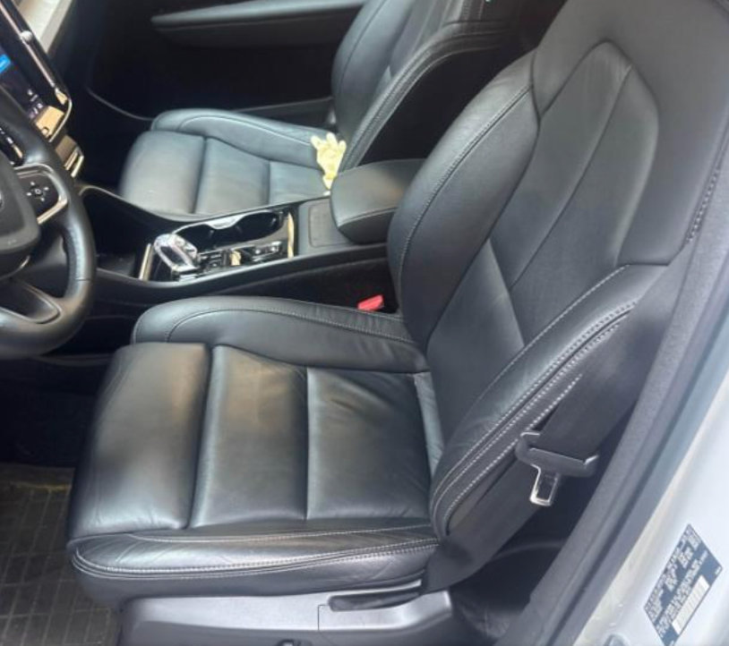 Used 2023 Volvo XC40 B5 Plus w/ Protection Package Premier AWD/4WD image 2