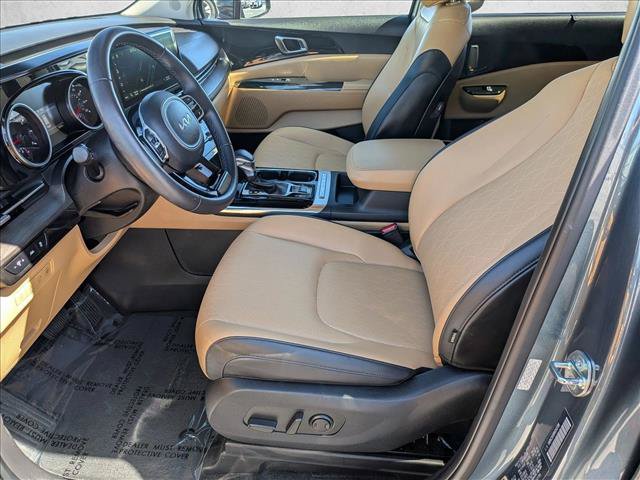 Used 2024 Kia Carnival EX FWD image 16