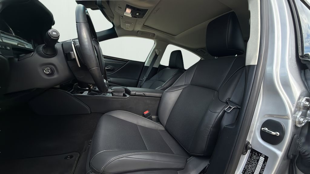 Used 2020 Lexus ES 300h w/ Premium Package image 10