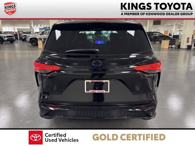 Used 2025 Toyota Sienna XSE w/ XSE Premium Package image 9