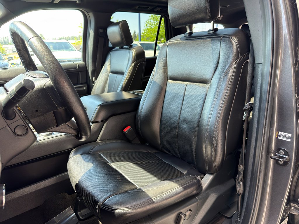 Used 2020 Ford Expedition XLT w/ Equipment Group 202A AWD/4WD image 22