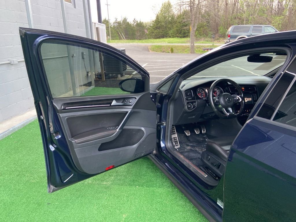 Used 2017 Volkswagen GTI Autobahn image 33
